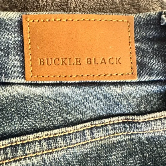 NWOT Buckle Lowrise Bootcut Jeans - Picture 9 of 12